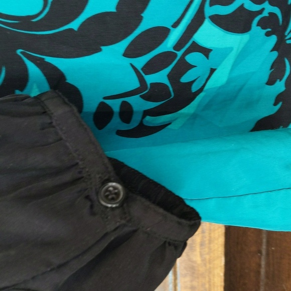 New York & Company Teal & Black V-Neck Blouse - Small - Picture 4 of 8
